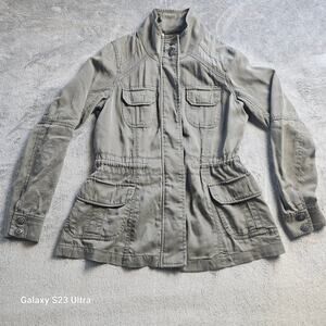 Women's army green lightweight cargo jacket perfect for cool evenings ou…